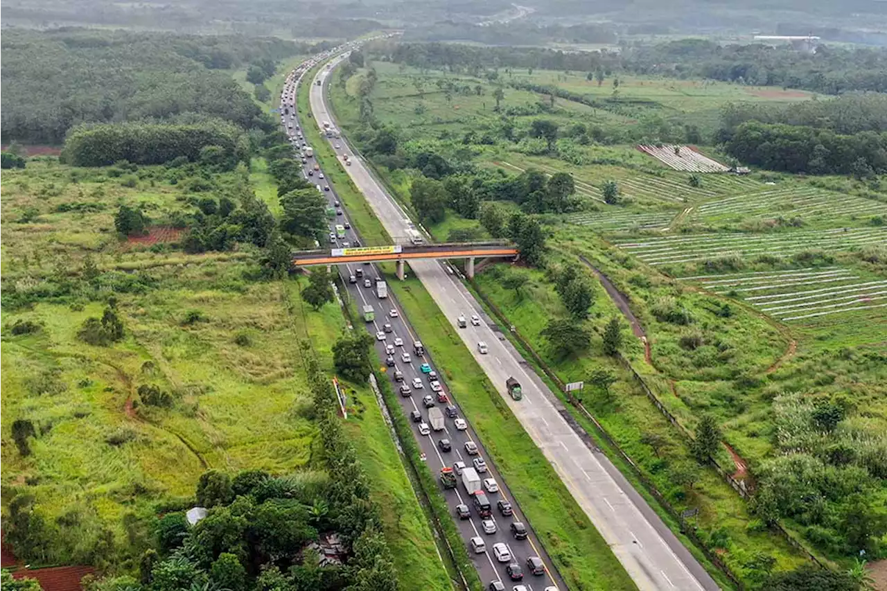 Lebaran 2022: Lalu Lintas Tol Cikampek Melandai, Ini Kondisi di Jateng dan Jatim | Ekonomi - Bisnis.com