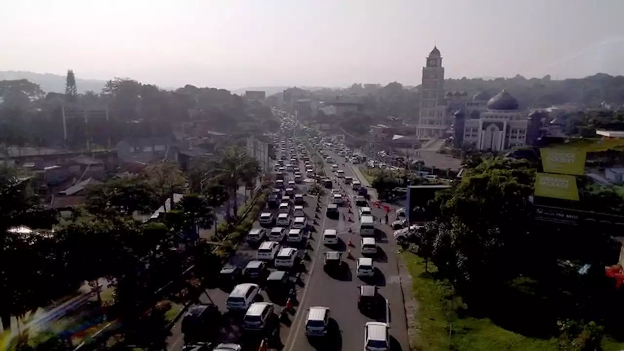 Polres Bogor Uji Coba Pembatasan Kendaraan Besar Ke Puncak | Kabar24 - Bisnis.com