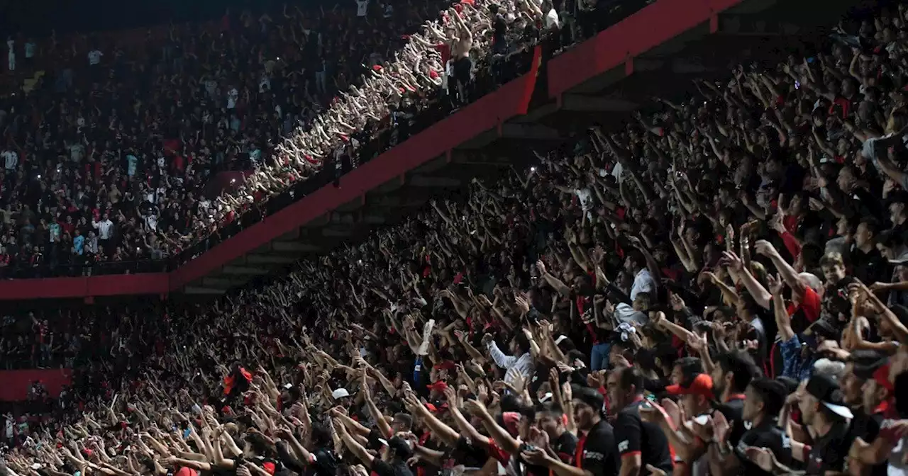 La millonaria sanción de Conmebol a Colón por los disturbios ante Peñarol por la Copa Libertadores