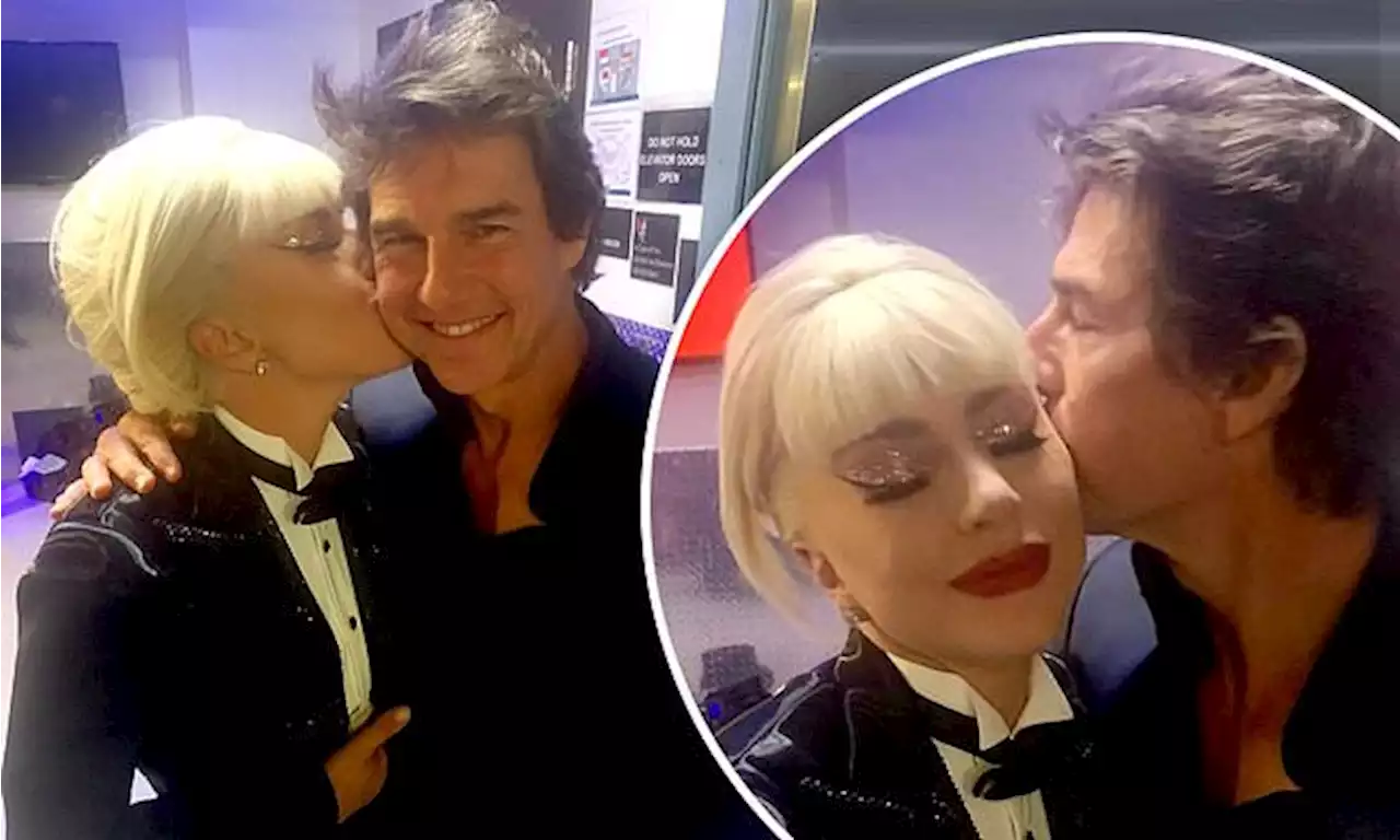 Lady Gaga trades kisses with Tom Cruise in Las Vegas