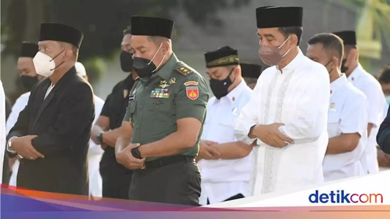 Foto-foto Jokowi Salat Id di Istana Kepresidenan Yogyakarta