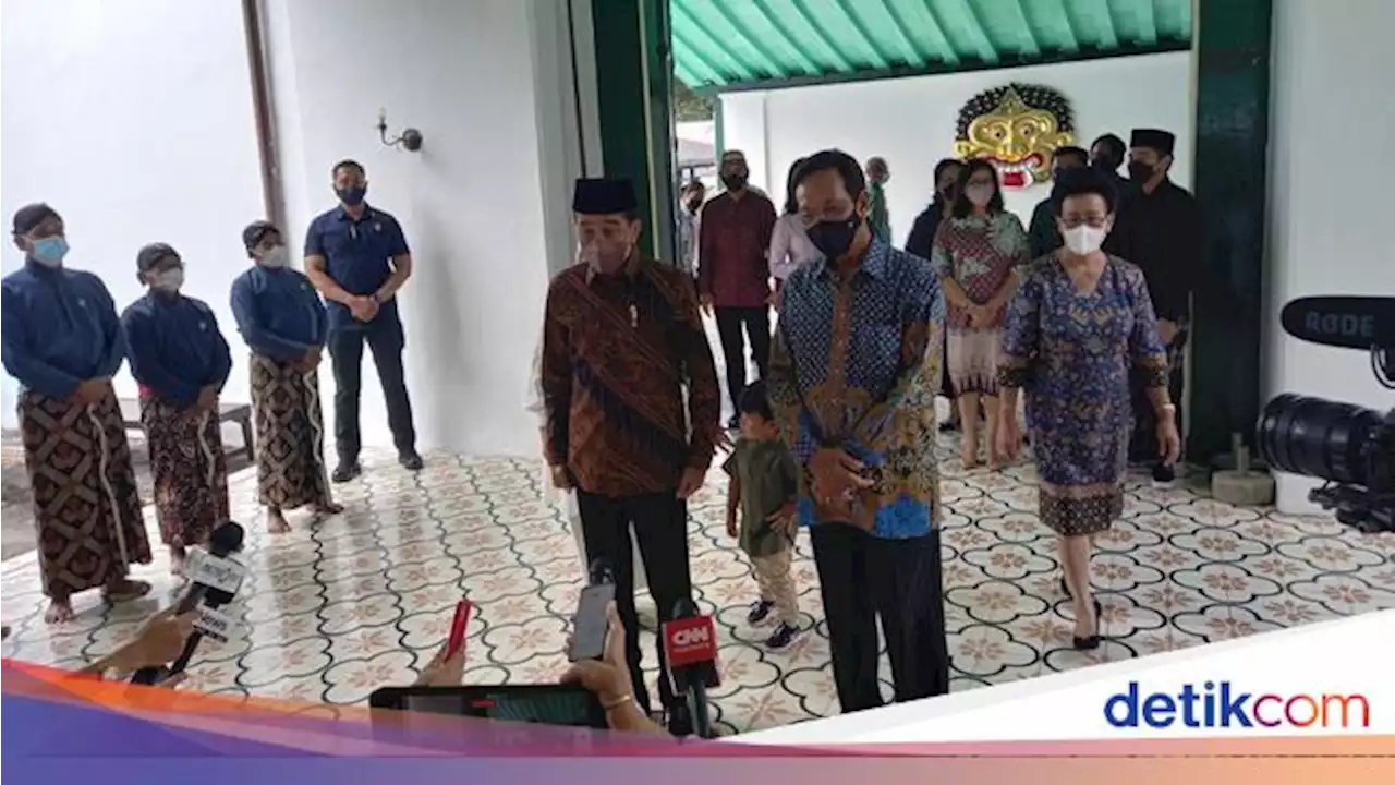 Usai Salat Id, Jokowi Silaturahmi dengan Sultan di Keraton Jogja