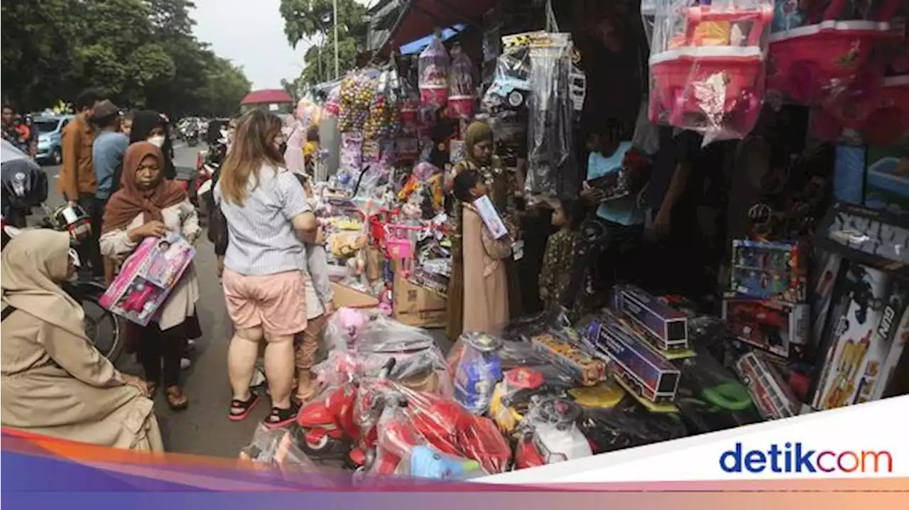 Pasar Gembrong Diserbu Anak-anak di Hari Lebaran