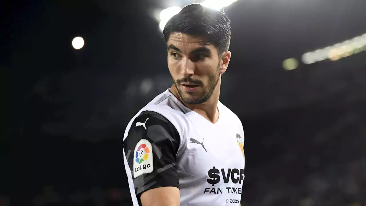 Tidak Benar Carlos Soler Bakal Ke Barcelona | Goal.com