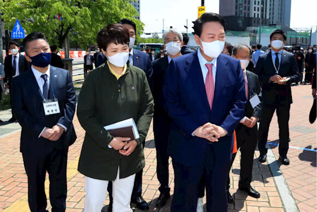 김은혜와 경기도 곳곳 훑은 윤석열…민주 “노골적 선거 개입”