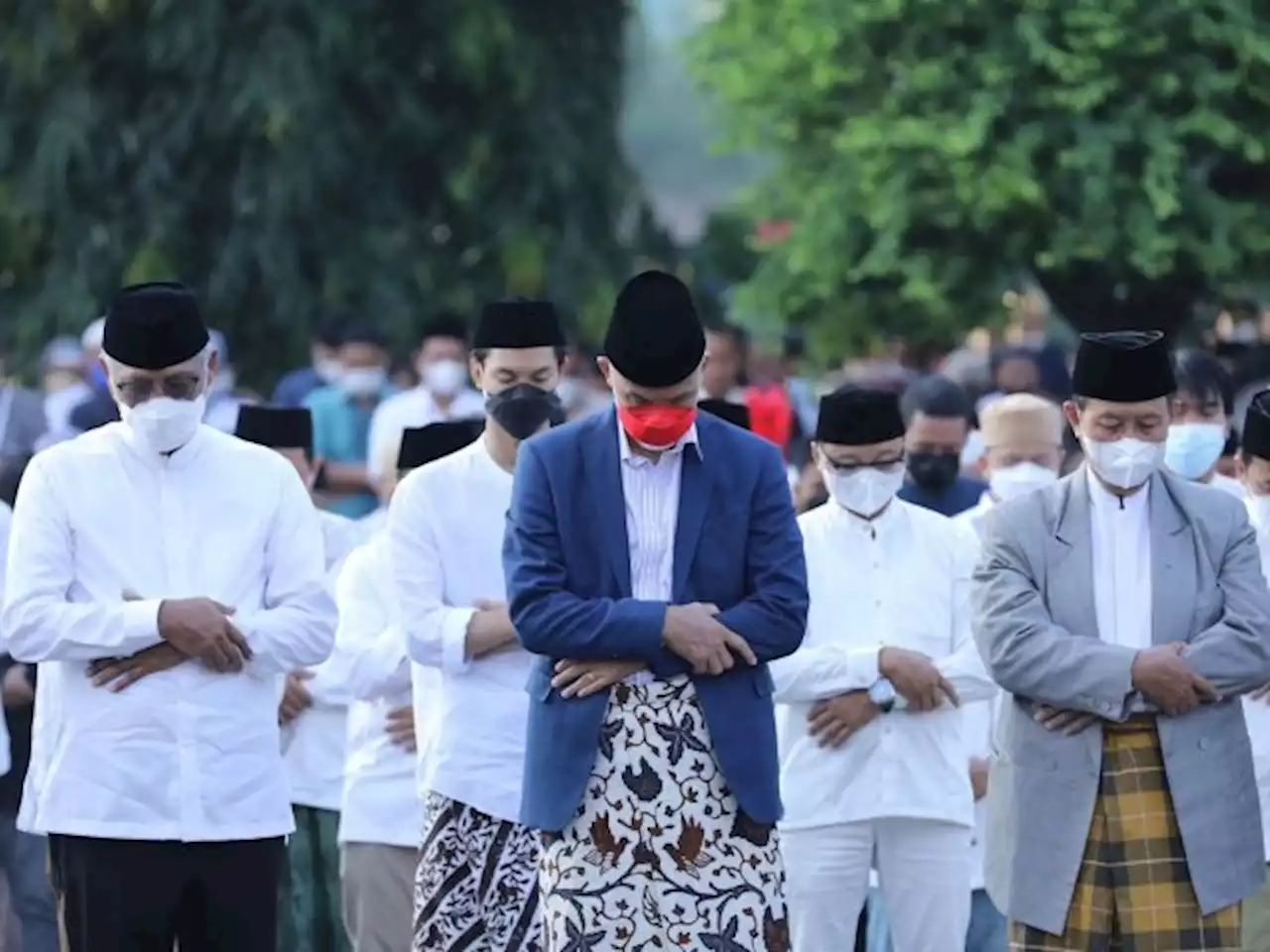 Ganjar Lebaran di Semarang, Salat Id Bersama Warga di Simpang Lima