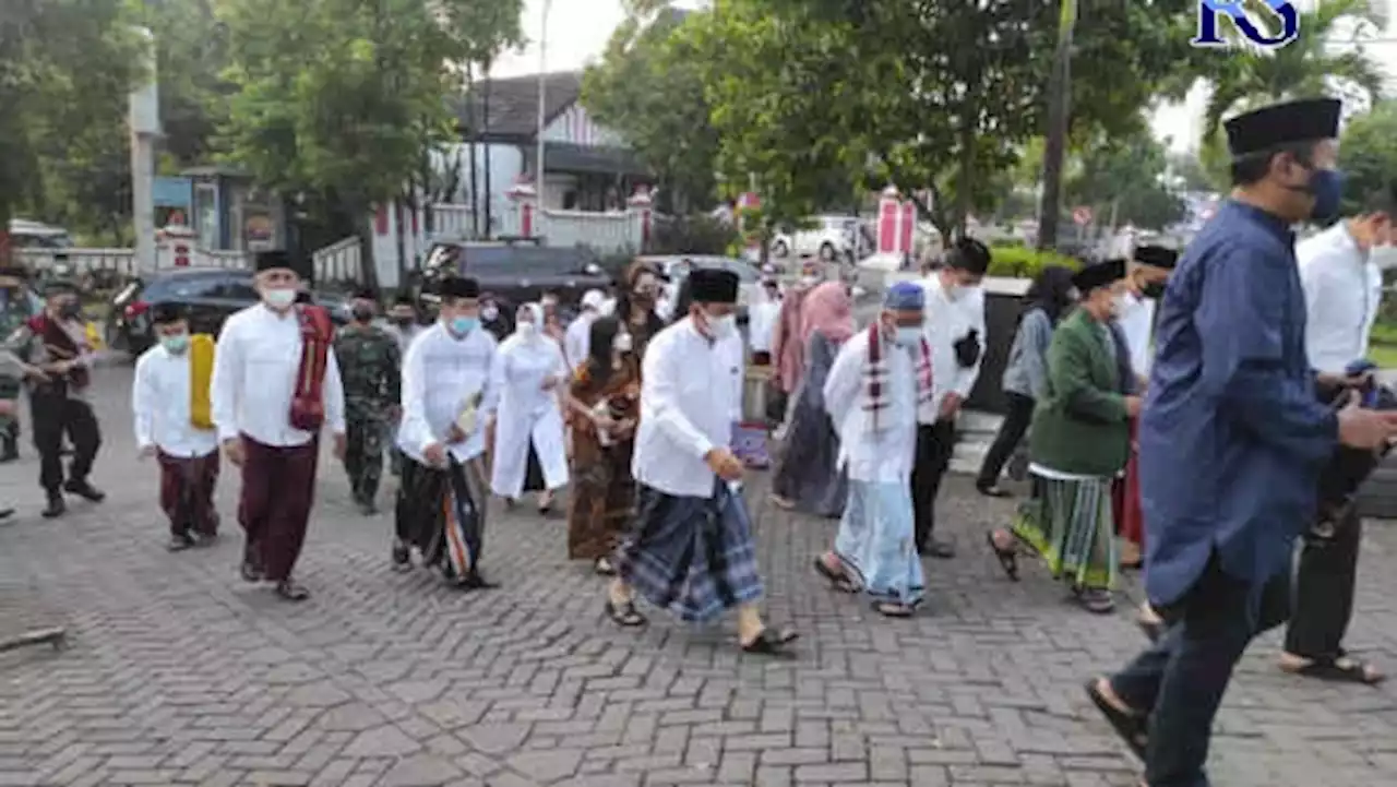 Salat Idul Fitri di Masjid Agung Al-Mabrur Ungaran, Bupati Semarang Ingatkan Prokes