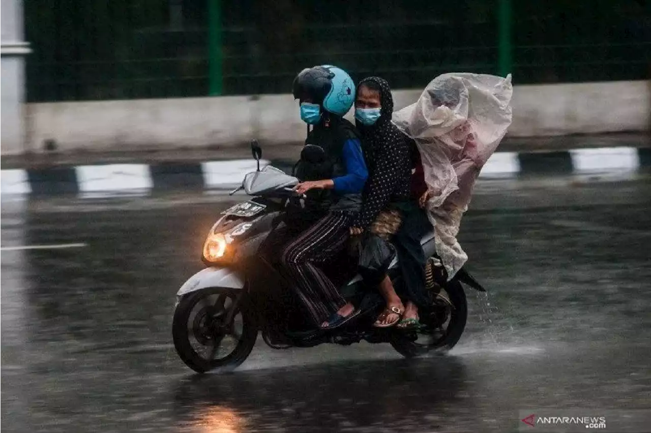 Cuaca Saat Lebaran: NTB Diguyur Hujan dan Kilat, Harap Waspada