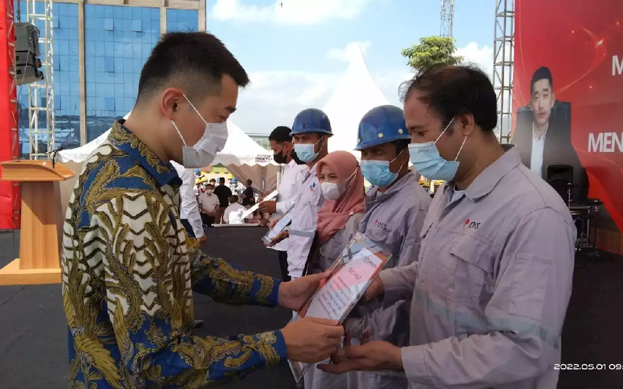 Peringati Hari Buruh Internasional, VDNIP Membagikan Sertifikat