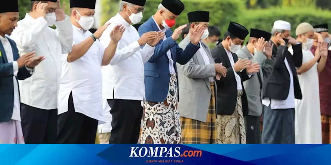 Gabung Bareng Warga, Ganjar Shalat Idul Fitri Berjemaah di Simpang Lima Semarang