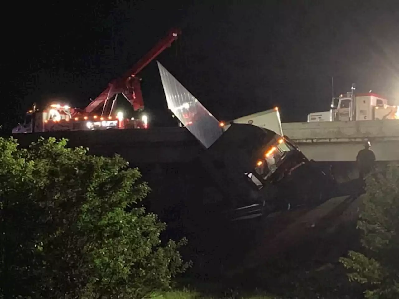 Big rig hangs off Interstate 35 on Southwest Side; drivers should expect delays