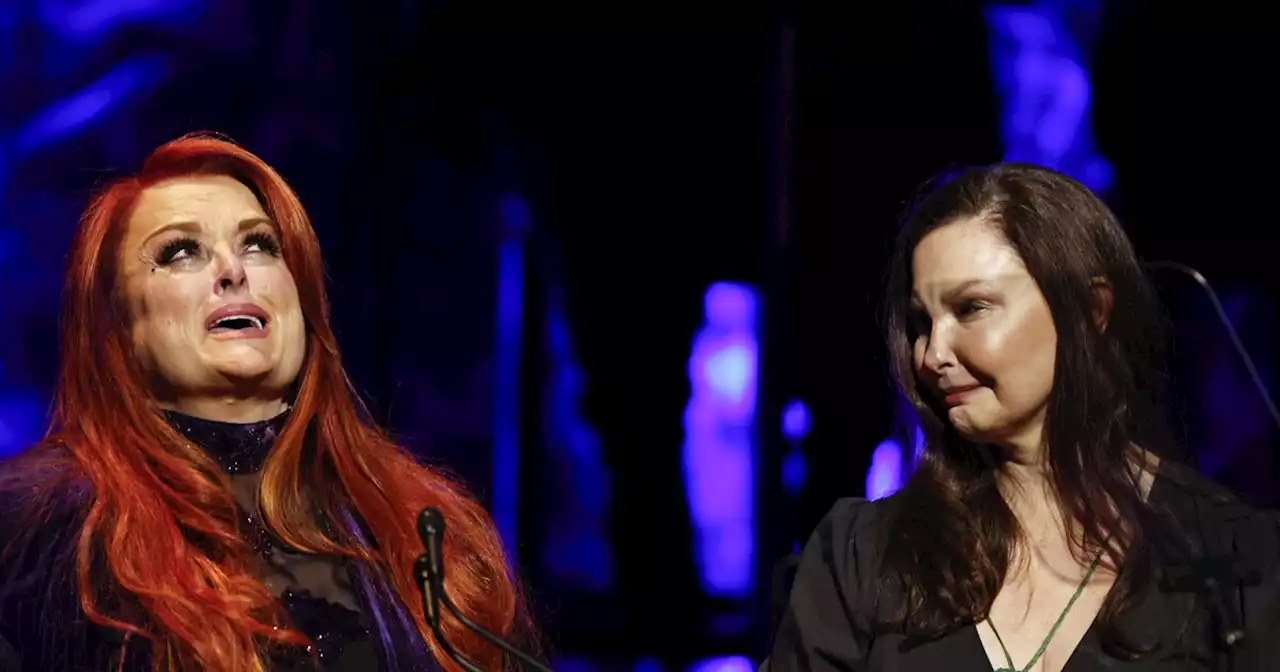 A day after Naomi Judd's death, her daughters usher the Judds into country hall of fame