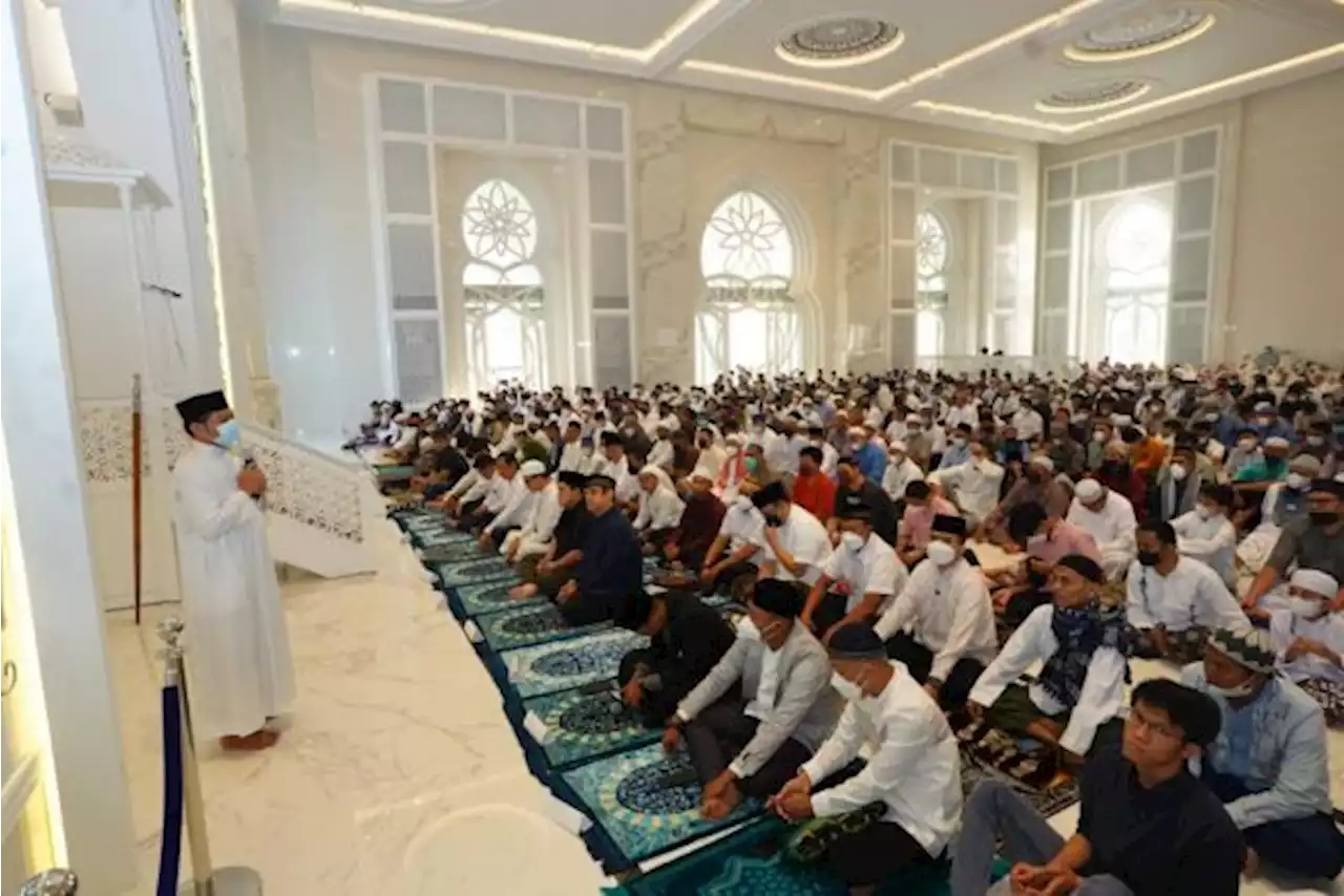 Salat Id Perdana di Masjid At-Thohir, Erick: Lebaran Jadi Momentum Kebangkitan Bangsa