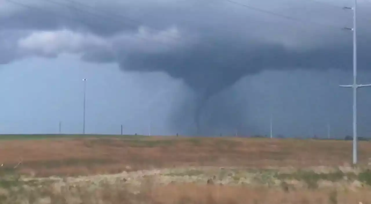 3 storm-chasing students killed in Oklahoma crash