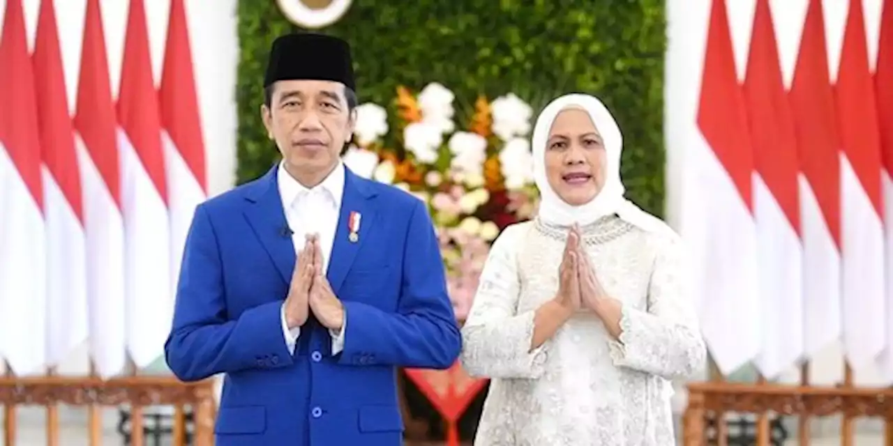 Jokowi Halalbihalal dengan Megawati dan Puan Lewat Video Call | merdeka.com