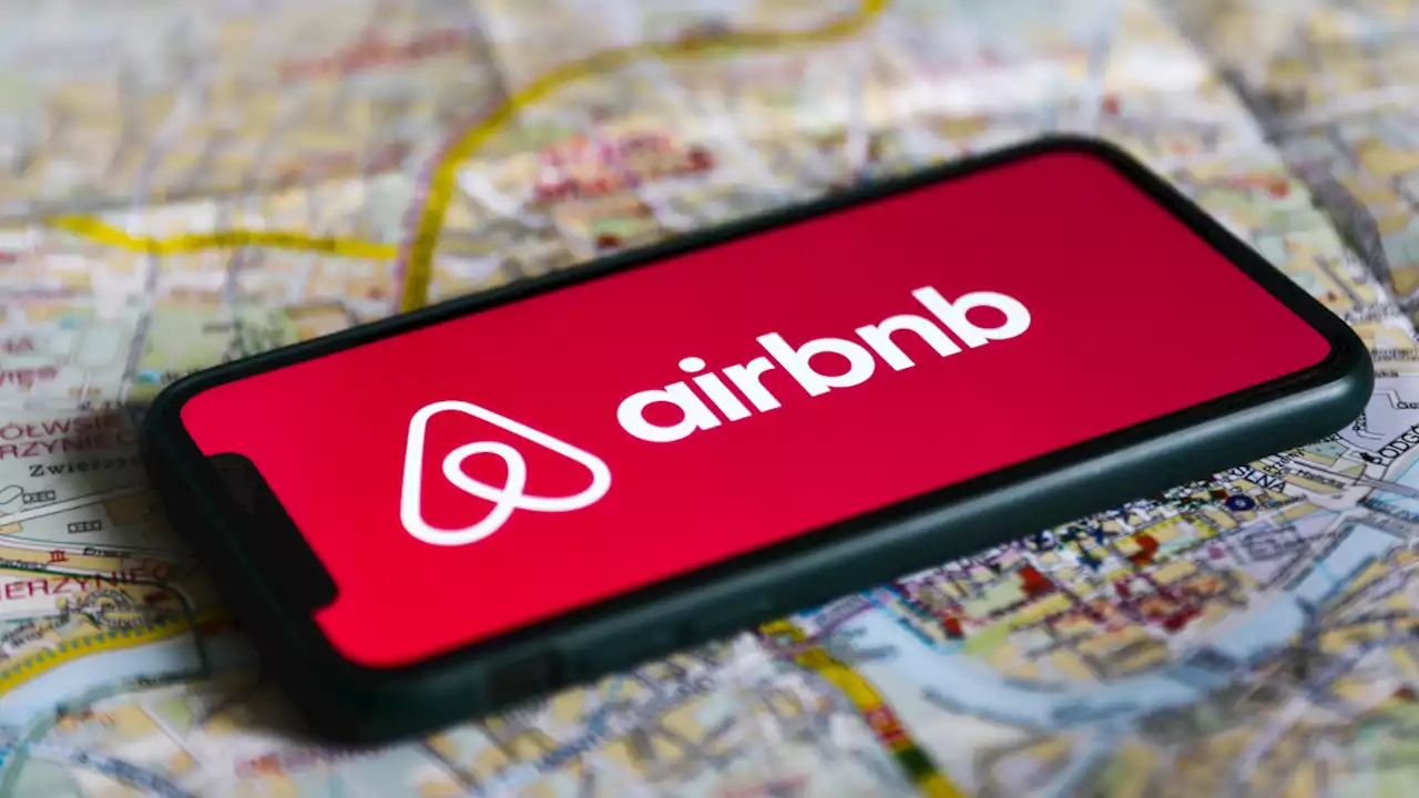 Airbnb Will No Longer Issue Refunds If You Get COVID And Have to Cancel a Rental