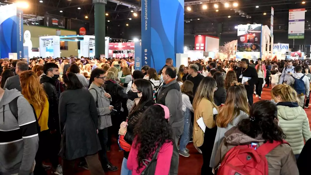 Una multitud recorrió la Feria del Libro | Recorrida por los pabellones de la Rural