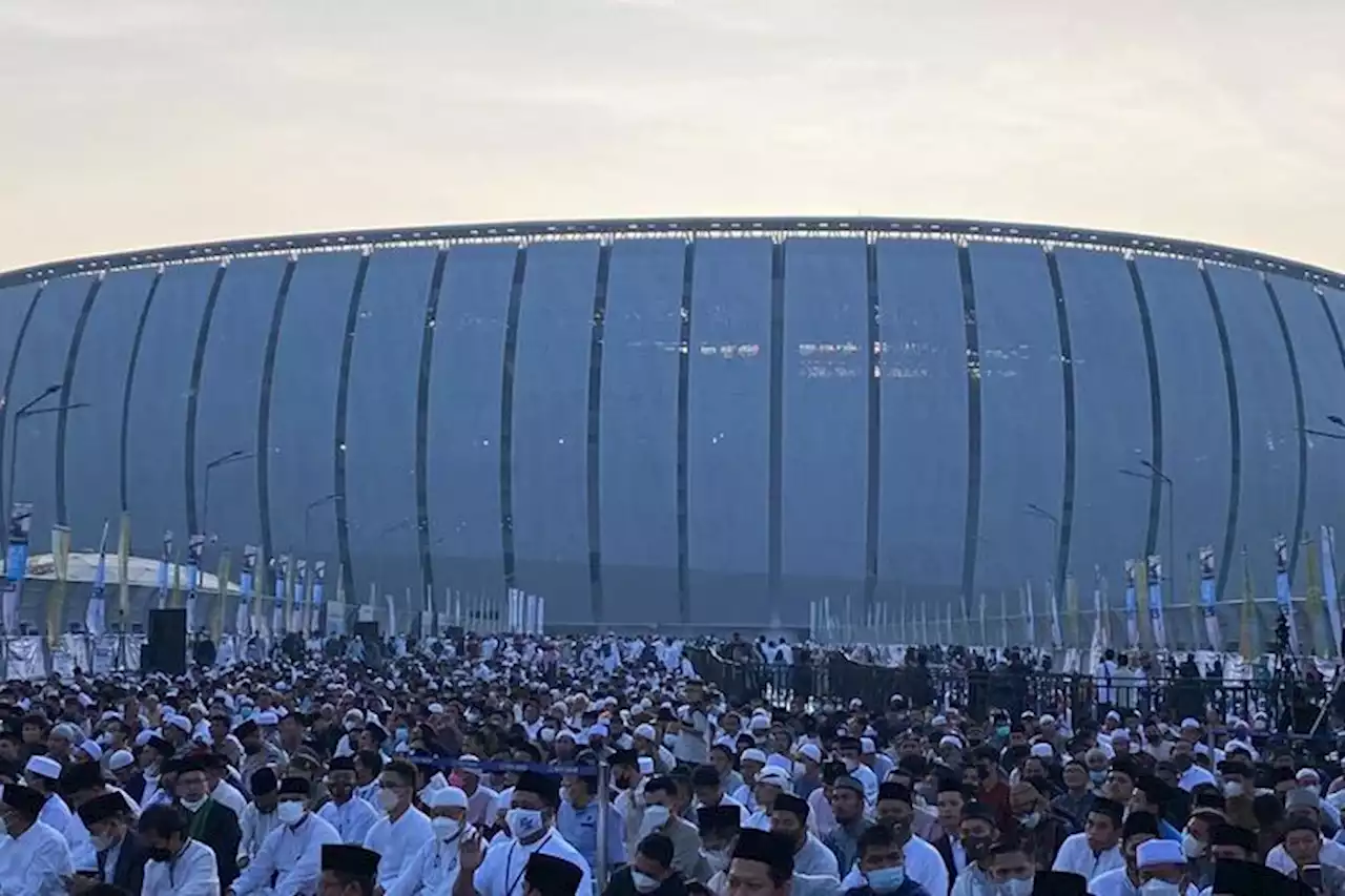 Sholat Idul Fitri di JIS Dihadiri Puluhan Ribu Orang, Ketum MUI Jadi Khatib - Pikiran-Rakyat.com