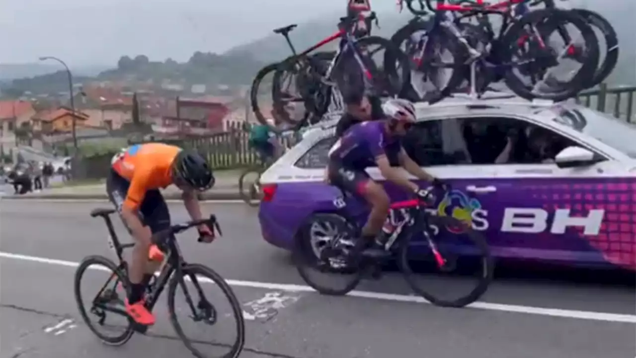 Gros malaise au Tour des Asturies: un concurrent grimpe une côte poussé par une voiture (vidéo)