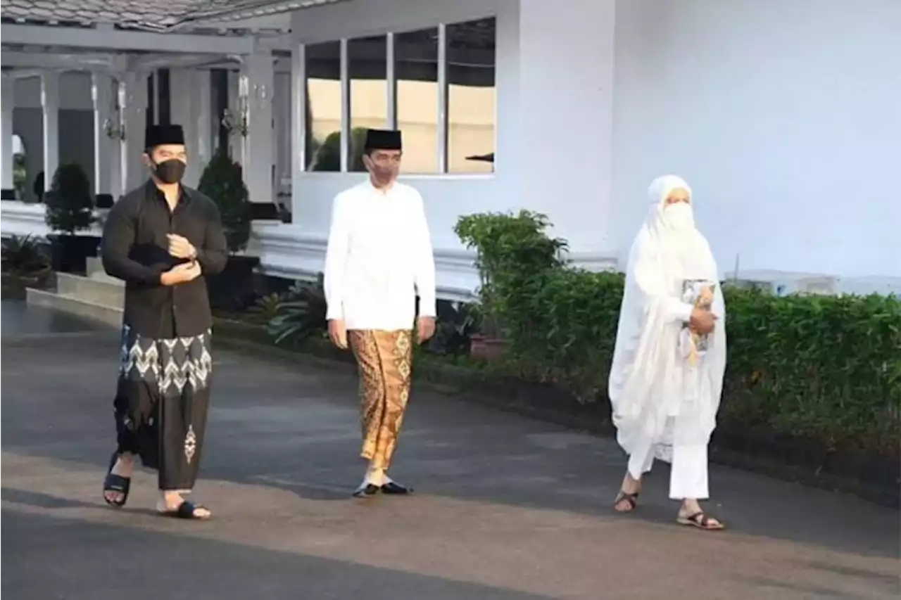 Ini Makna Motif Batik Sarung Jokowi yang Dipakai saat Salat Ied pada Lebaran 2022