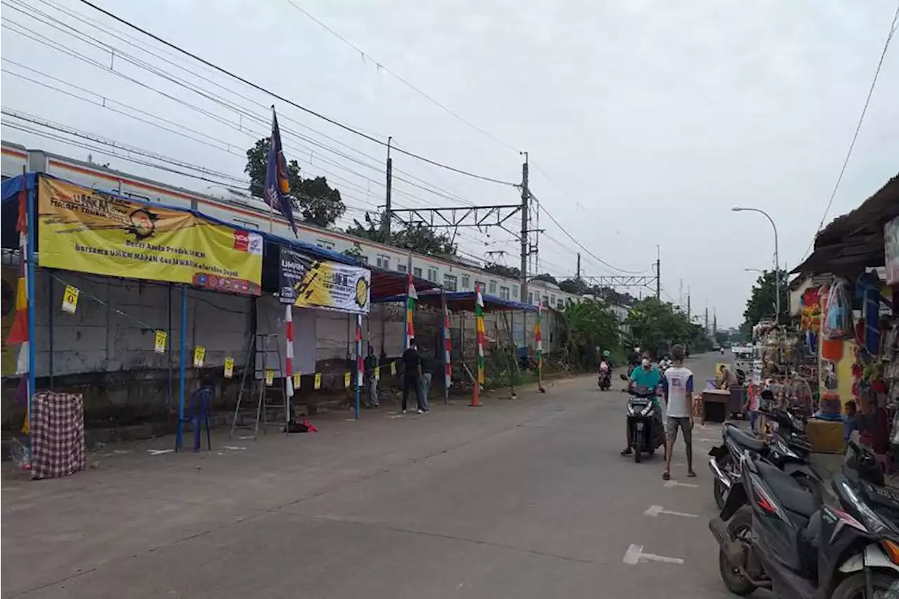 Malam Takbiran, 500 Pedagang Obral Barang di Pasar Tumpah Depok