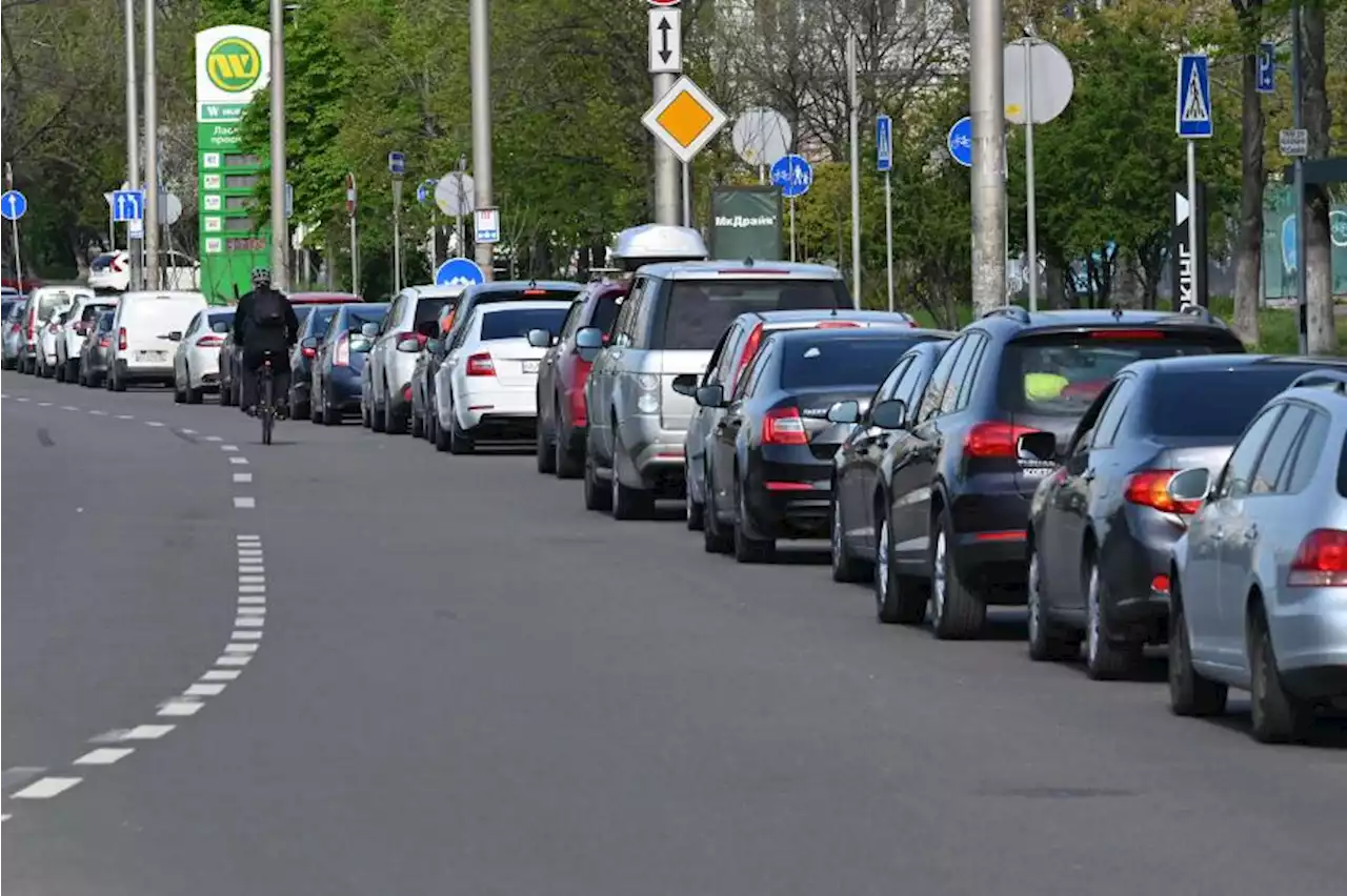 Endless petrol queues become point of pride in Ukraine