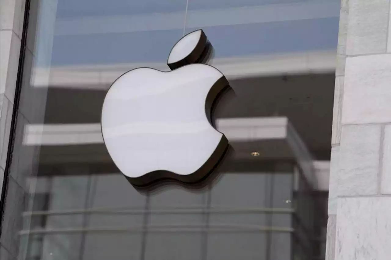 EU regulators charge Apple with keeping rivals from pay technology
