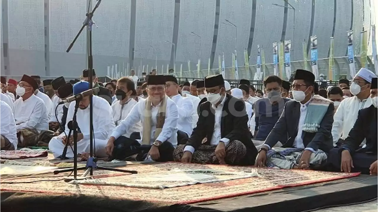 Momen Zulhas Sanjung Gubernur DKI Usai Salat Ied: Pak Anies Top, Sukses Bangun Jakarta