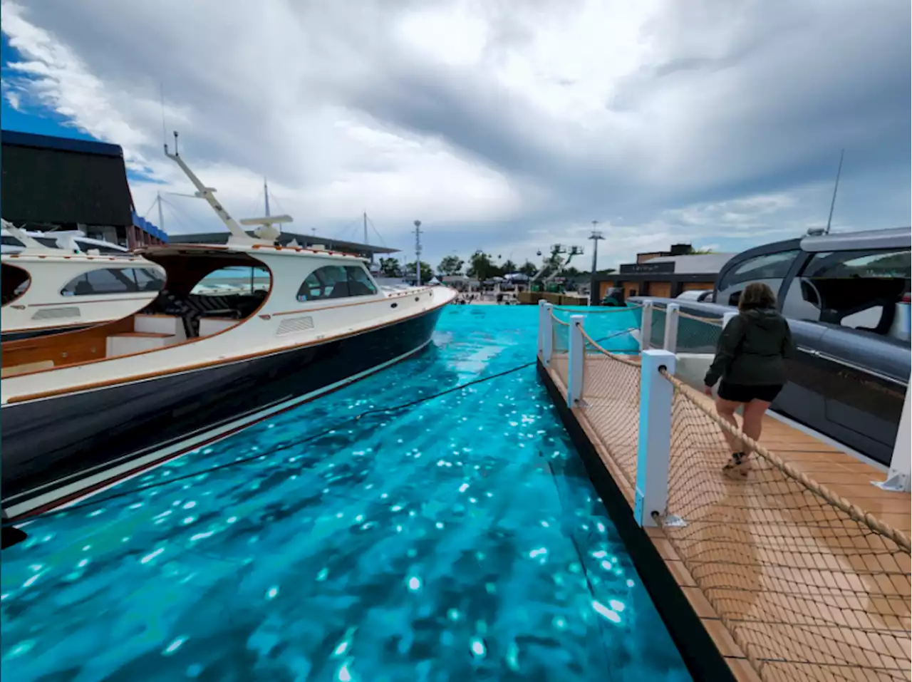 Des bateaux amenés par camions et posés sur un faux décor: la préparation hallucinante du GP de Miami (photos)