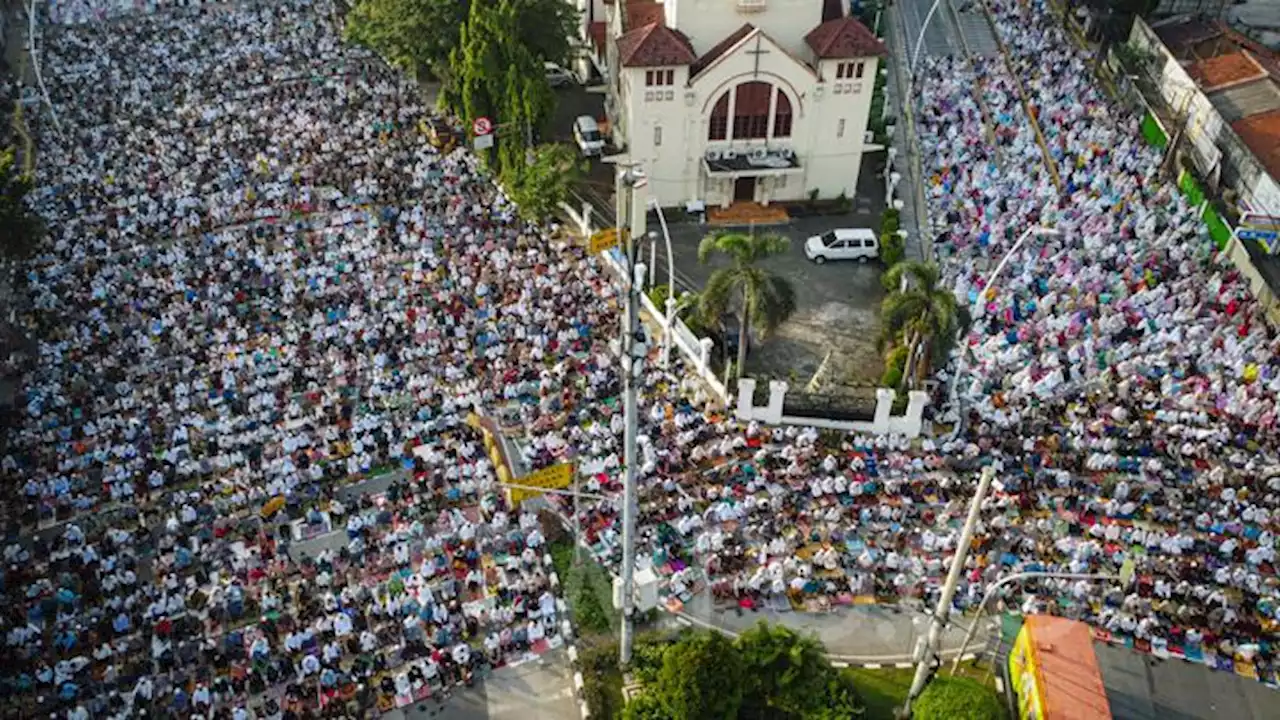 Ramainya Salat Id di Berbagai Tempat di Jakarta