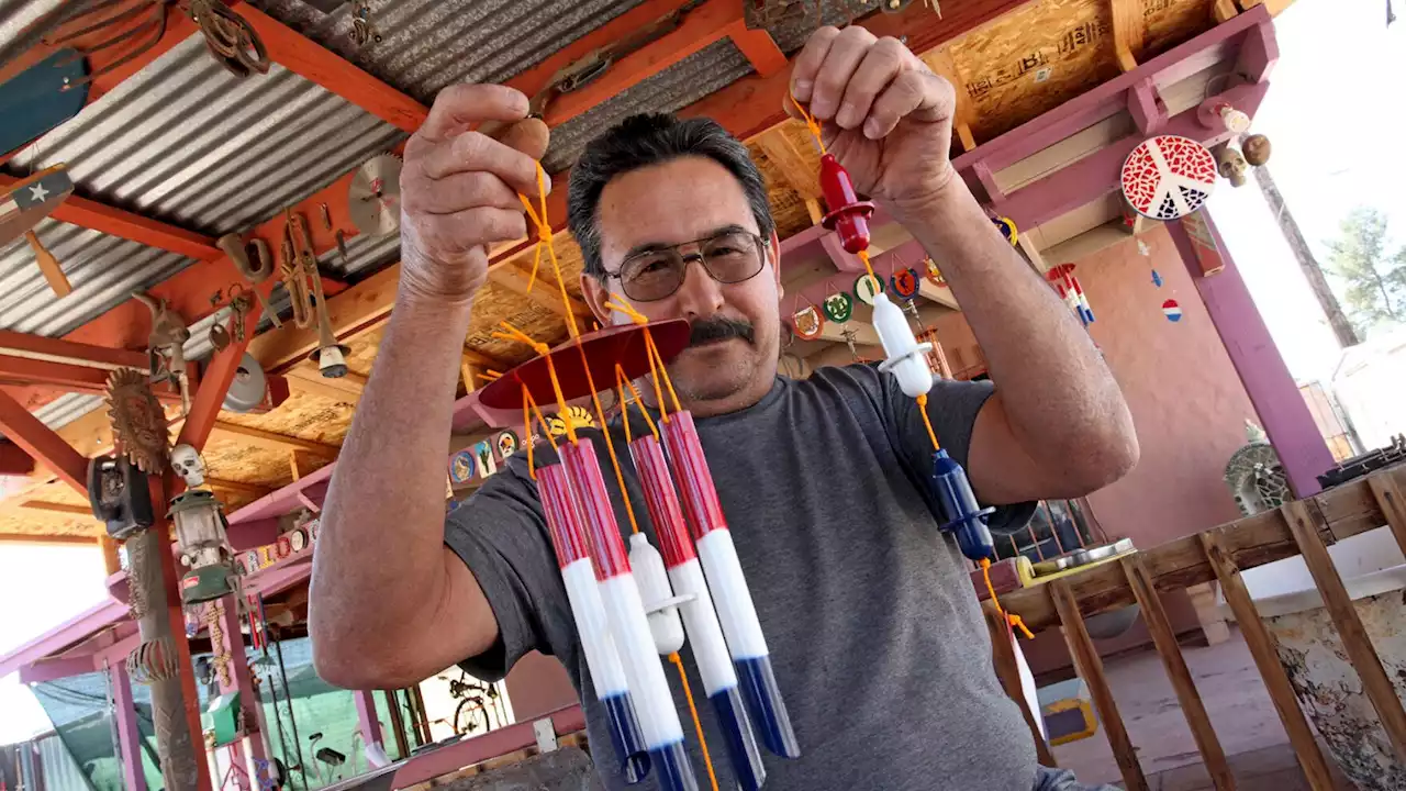 Tucson man's patriotic decorations honor late father