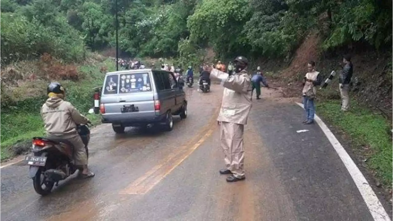 Jalan Bandung-Subang Bisa Kembali Dilintasi usai Longsor