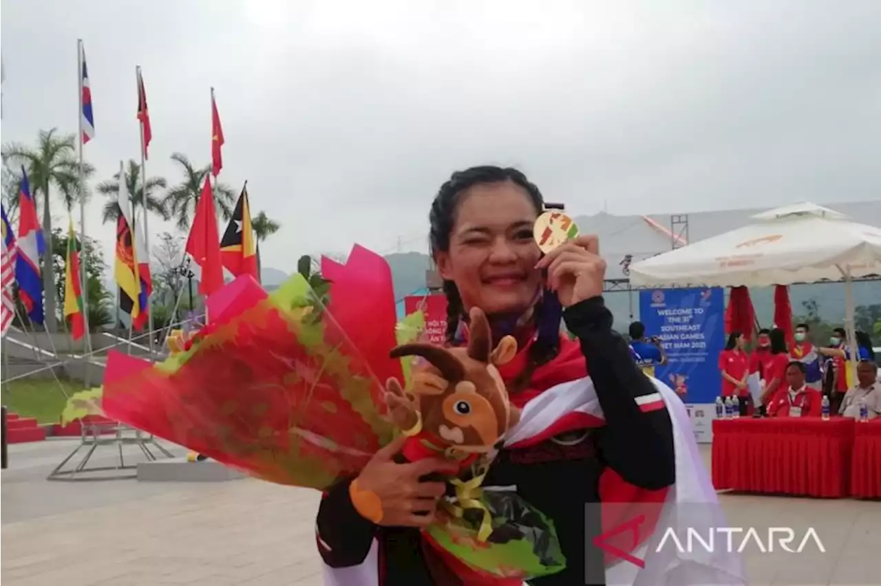 Ayustina sempat tahan haus 30 km demi emas