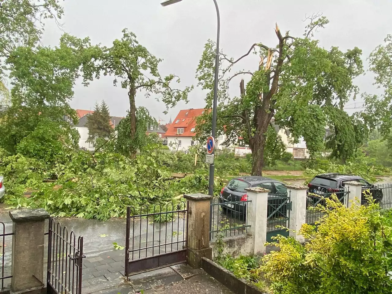 Unwetter: Lippstadt wohl von Tornado getroffen, viele Verletzte in Paderborn