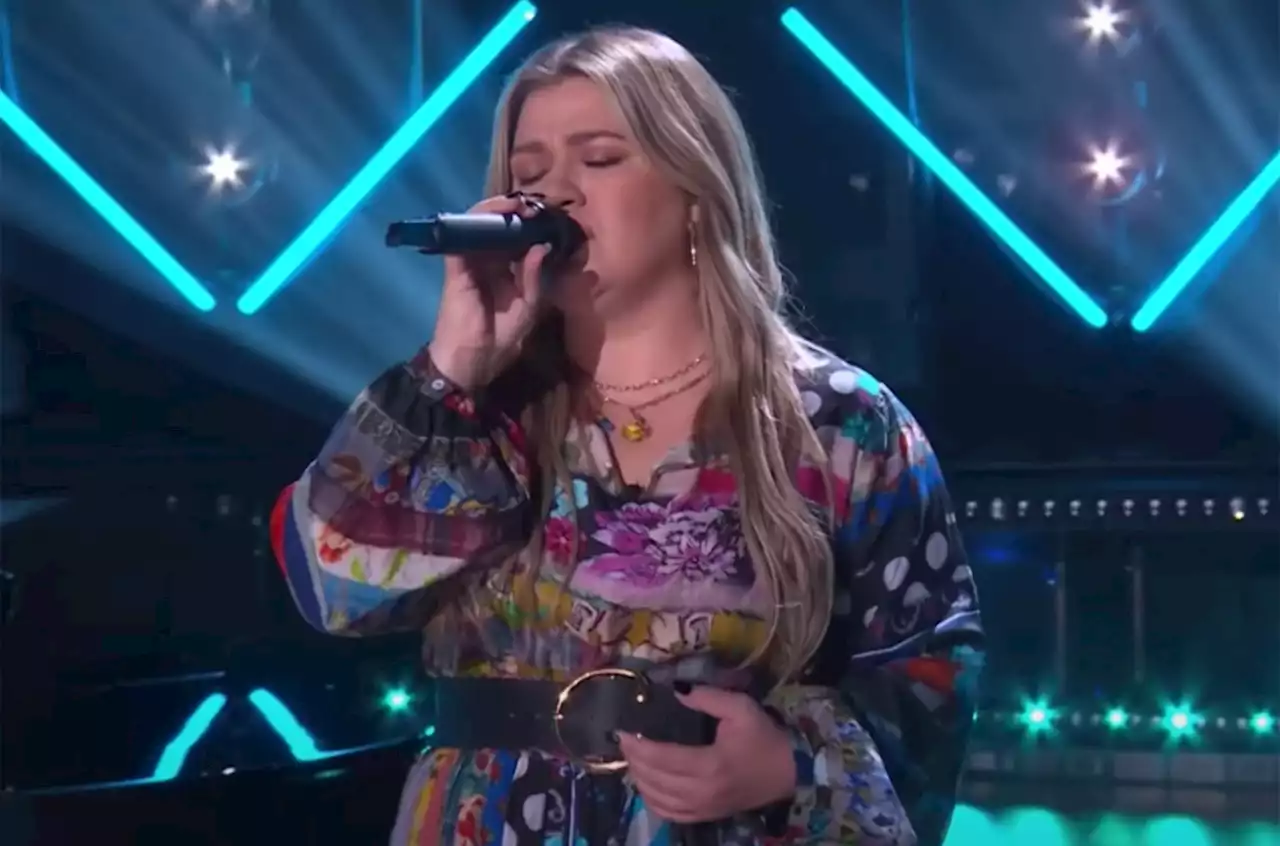 Kelly Clarkson Has a ‘Blue’ Christmas in May With Her Emotional Joni Mitchell Cover: Watch