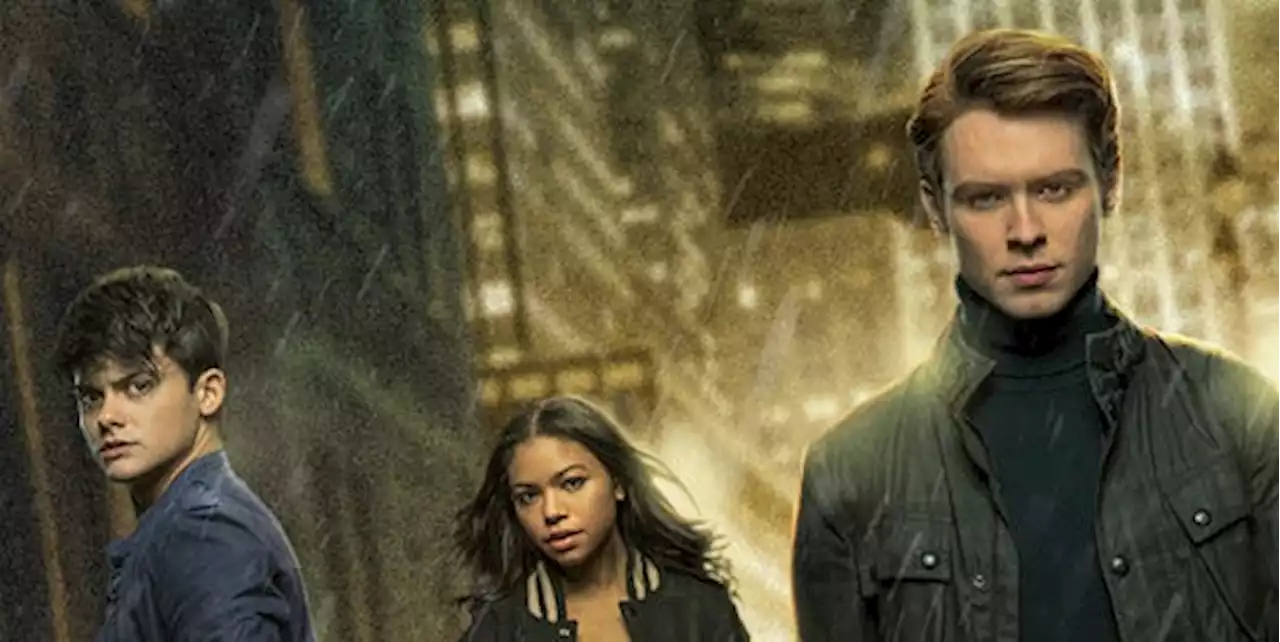 Gotham Knights Batman spin-off gets first-look photo of cast