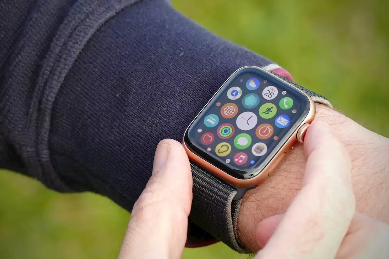 Apple Watch SE just received a record price cut | Digital Trends