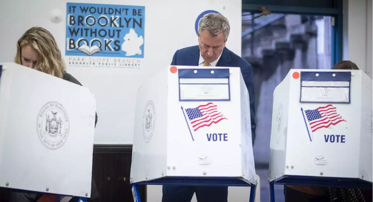 De Blasio officially declares Congressional run