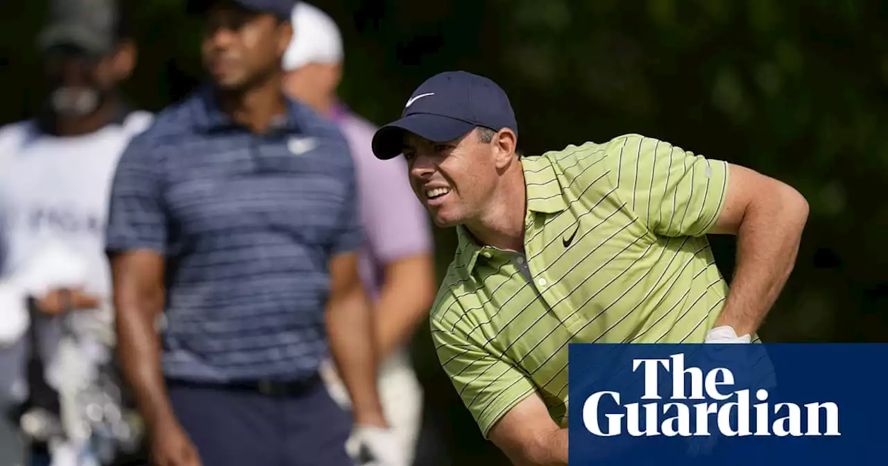 Rory McIlroy takes lead at US PGA as Tiger Woods struggles with leg pain