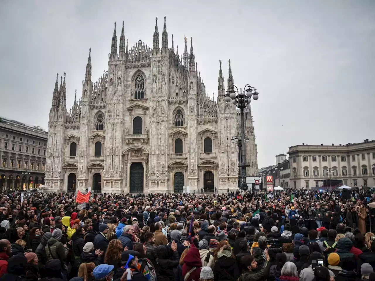 Concerto di Radio Italia. Piazza 'chiusa' dalle 14 e 20mila sotto il palco