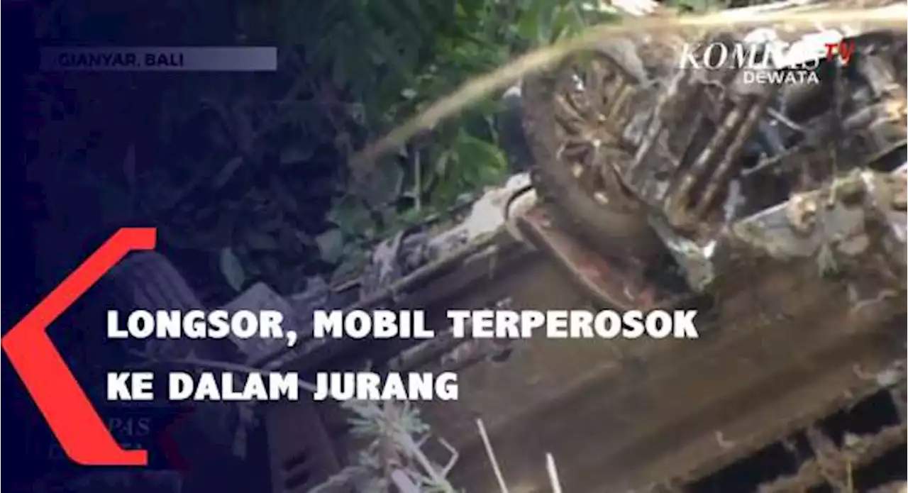 Akibar Longsor, Mobil Terperosok Ke Dalam Jurang