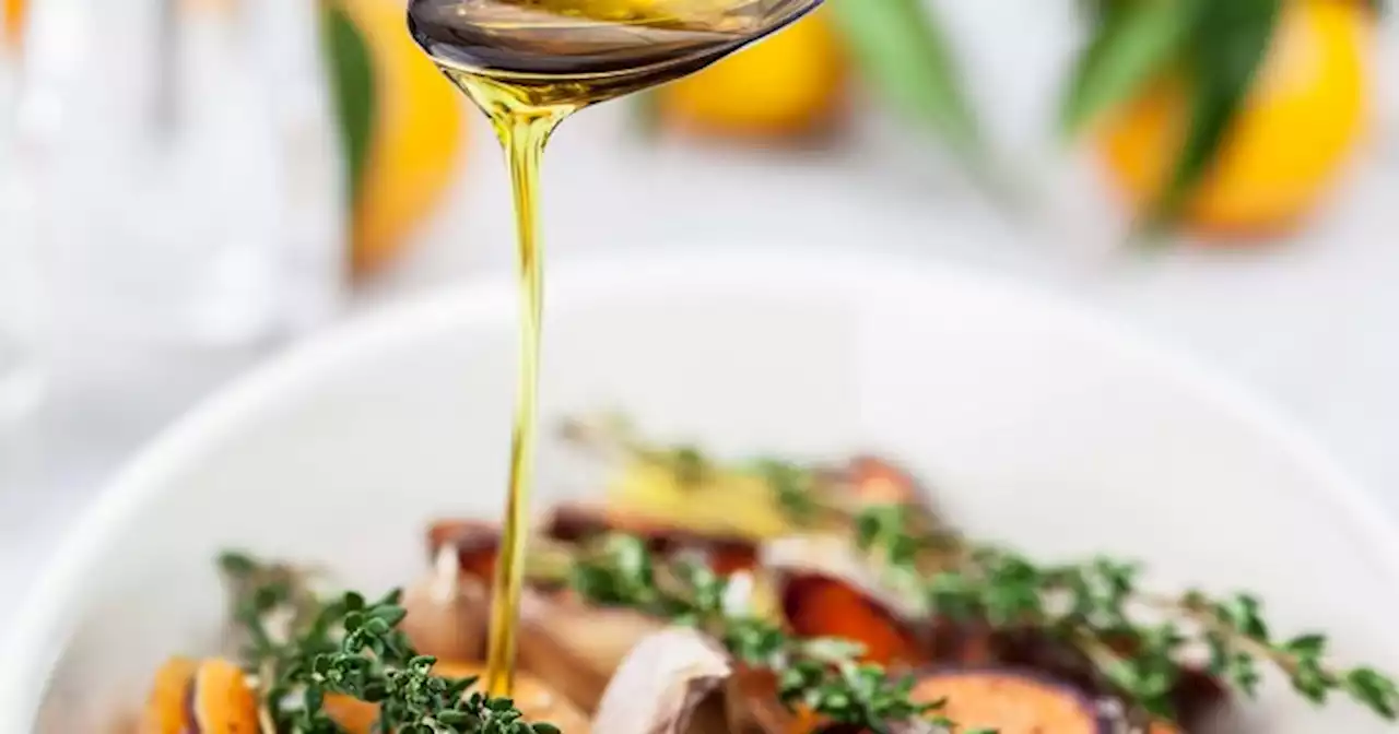 Health Experts Really Want You To Stop Making This Common Cooking Oil Mistake