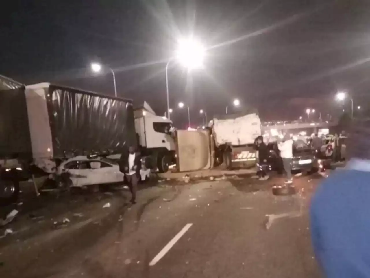 Jackknifed truck causes 13 car pile-up on N1 during Cape Town rush hour traffic | News24