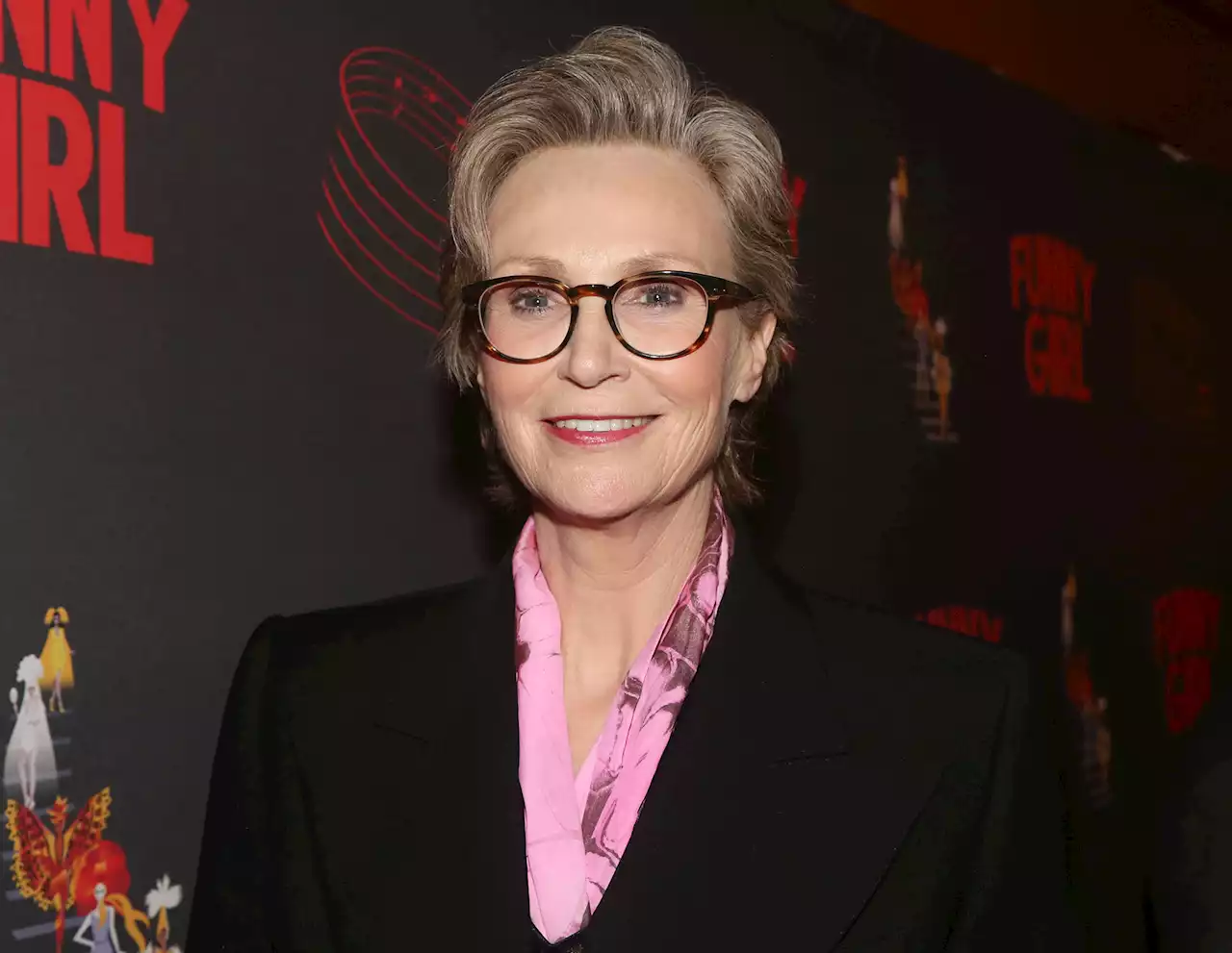 Jane Lynch on ‘evidence’ of UFOs: ‘We are not alone’