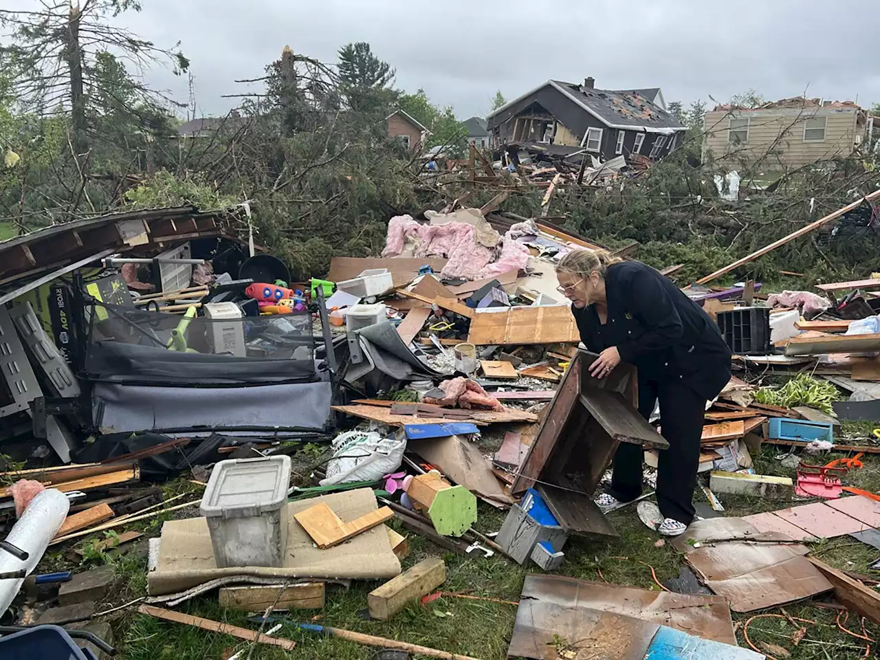 At least 1 killed, 23 hurt in rare northern Michigan tornado