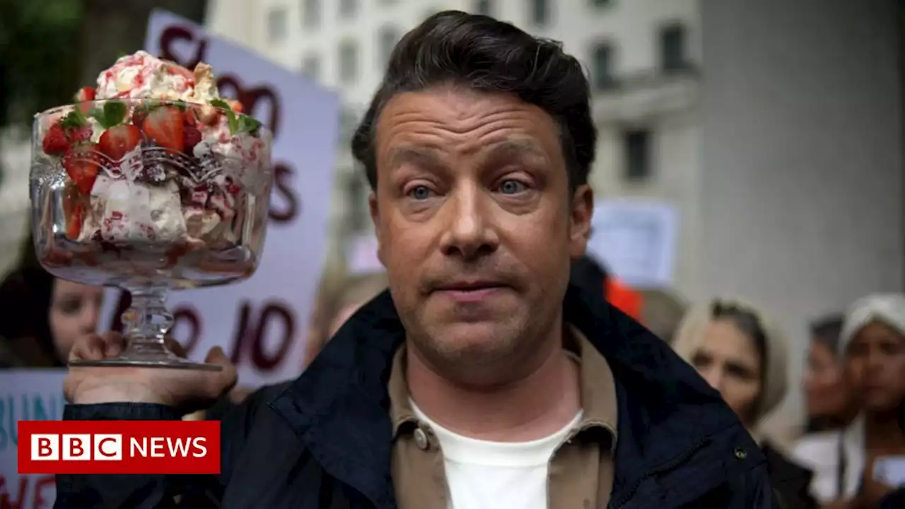 Jamie Oliver stages 'Eton mess' protest outside No 10