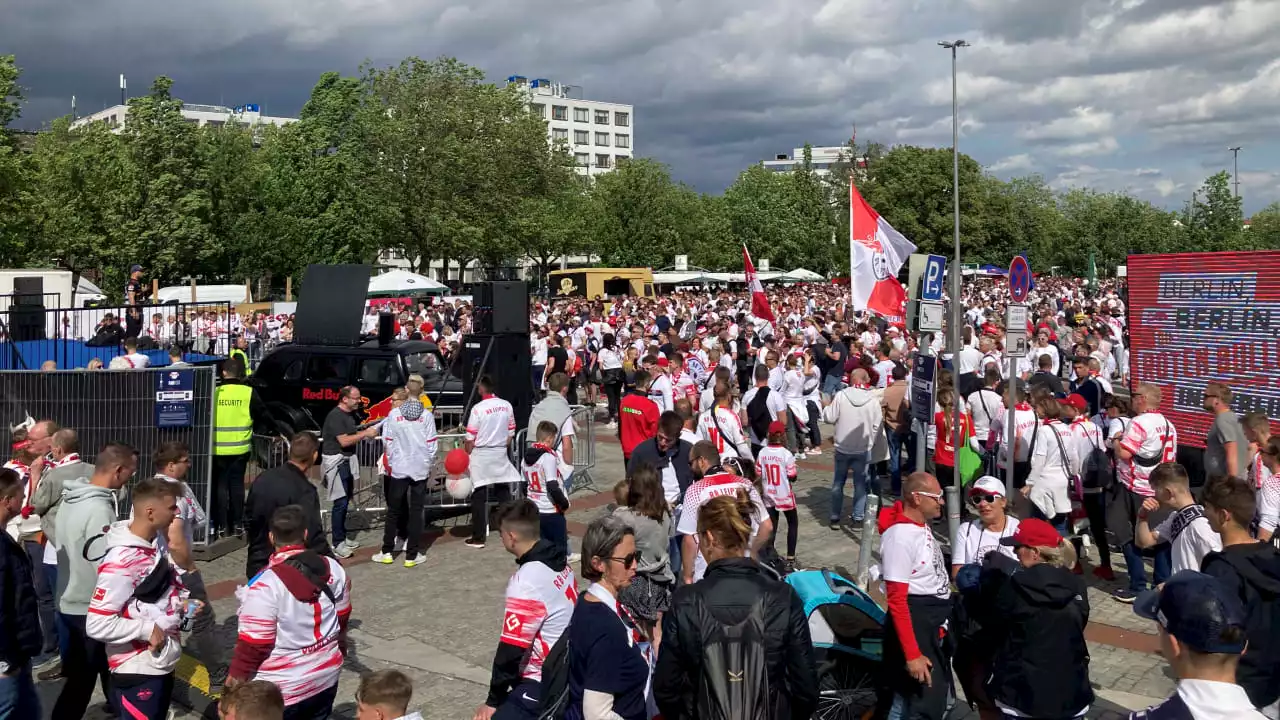 SC Freiburg - Leipzig: RB-Fans mit Buttersäure attackiert