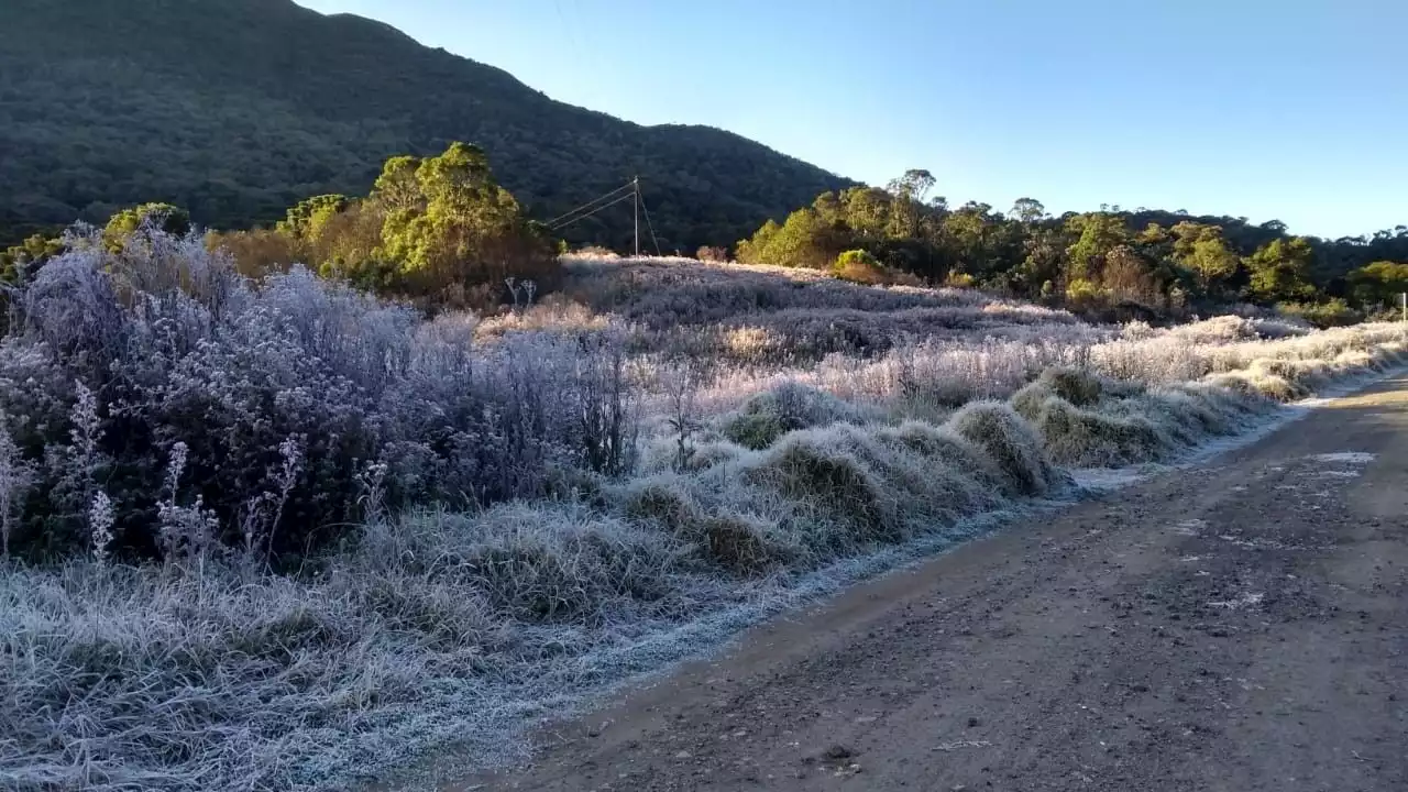 Parque de Itatiaia, no Rio, registra frio recorde, com temperatura de -7,6°C | CNN Brasil