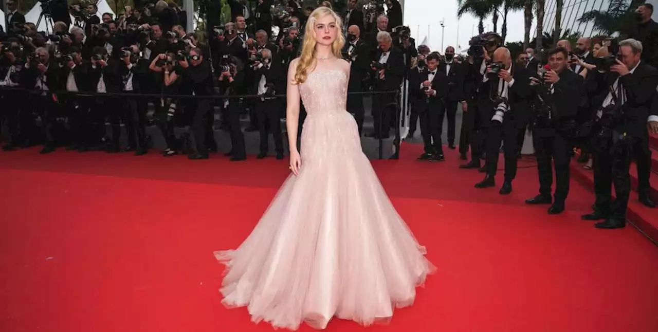 Nuvola di tulle, cioè Elle Fanning in rosa al Festival di Cannes 2022