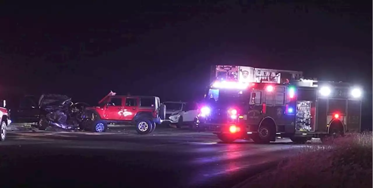 3 injured after major rollover crash on far West Side, deputies say